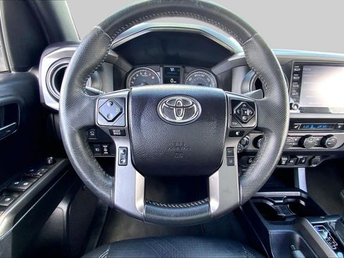 Used 2022 Toyota Tacoma TRD Sport w/ TRD Premium Sport Package AWD/4WD image 6