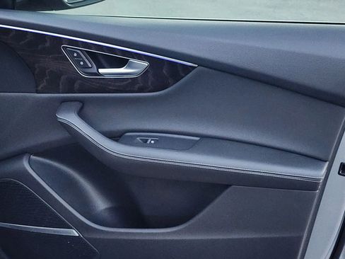 Used 2023 Audi Q8 Prestige image 33