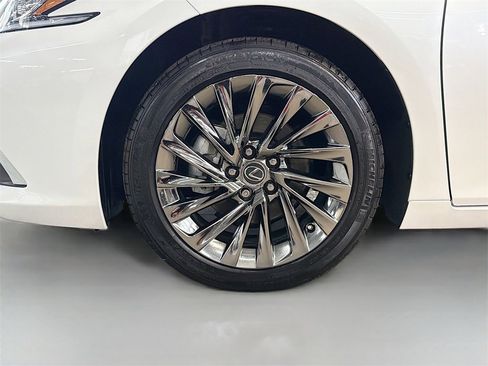 Used 2024 Lexus ES 300h w/ Accessory Package (Z2) image 32