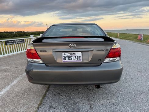 Used 2005 Toyota Camry SE image 6