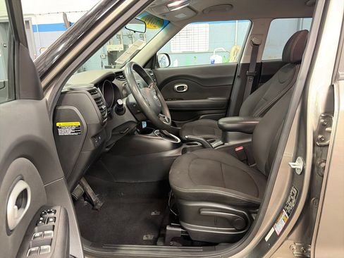 Used 2019 Kia Soul FWD image 10
