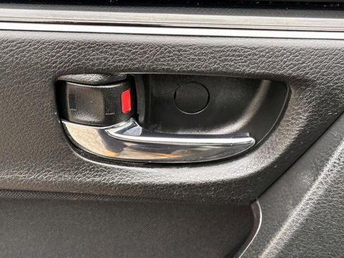 Used 2019 Toyota Corolla LE image 10