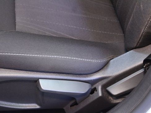 Used 2018 Ford Focus SE image 16