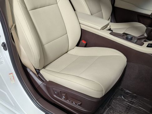 Used 2017 Lexus ES 350 w/ Premium Package image 29