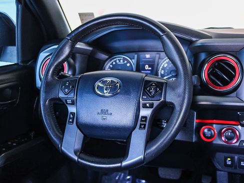 Used 2020 Toyota Tacoma TRD Sport w/ Technology Package AWD/4WD image 14