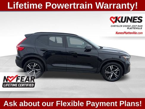 Used 2024 Volvo XC40 B5 Core AWD/4WD image 11