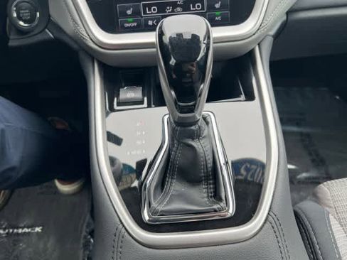 Used 2025 Subaru Outback Premium image 33