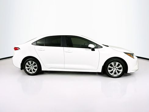 Used 2025 Toyota Corolla LE FWD image 10