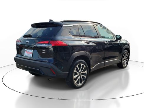 Used 2024 Toyota Corolla Cross XLE AWD/4WD image 4