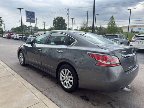 Used 2015 Nissan Altima 2.5 S w/ Power Driver Seat Package FWD image 5