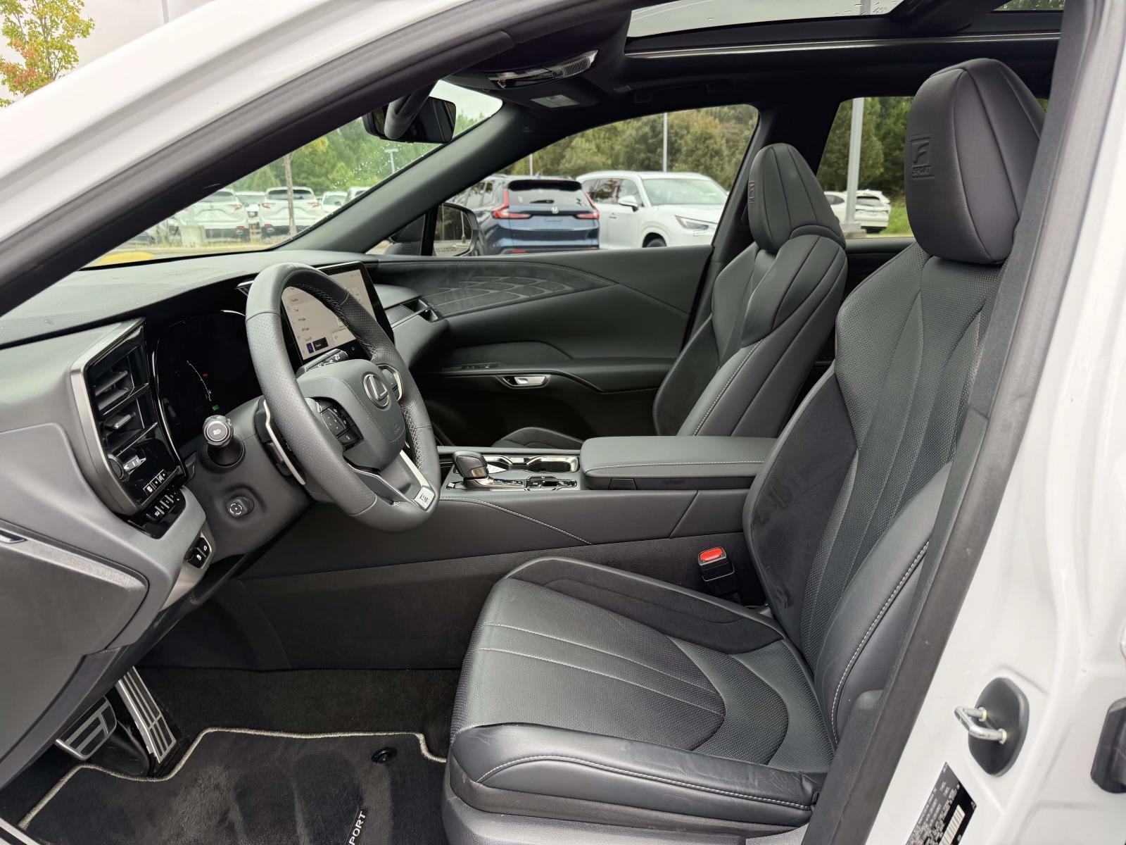 Used 2024 Lexus RX 500h F Sport w/ Cold Area Package AWD/4WD image 13