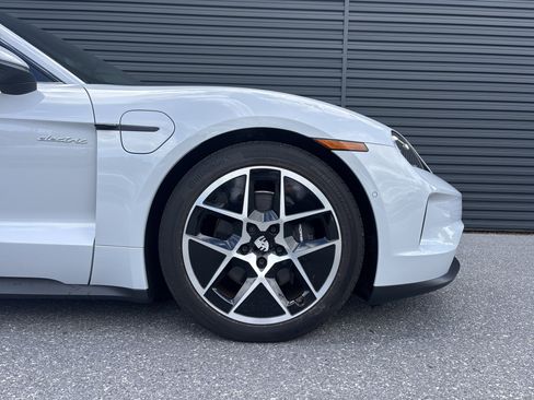 Certified 2025 Porsche Taycan RWD image 9