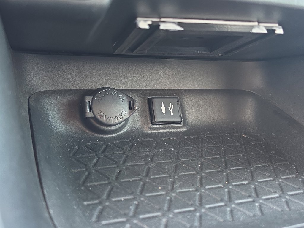 Used 2019 Toyota RAV4 XLE FWD image 25