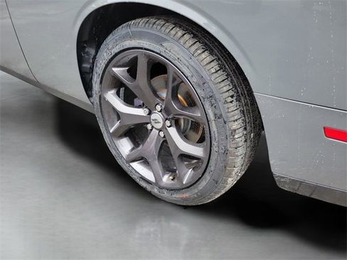 Used 2018 Dodge Challenger SXT image 31