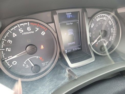 Used 2020 Toyota Tacoma TRD Off-Road image 11