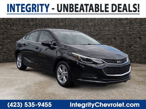 Used 2018 Chevrolet Cruze LT FWD image 1