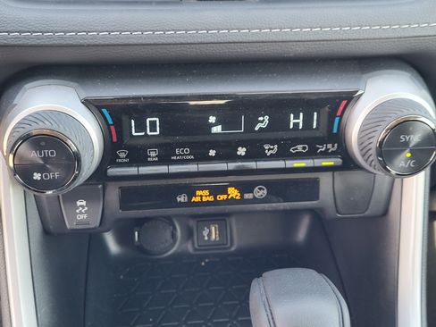 Certified 2025 Toyota RAV4 XLE image 30