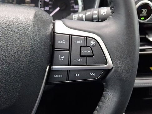 Used 2023 Toyota Highlander XLE image 28