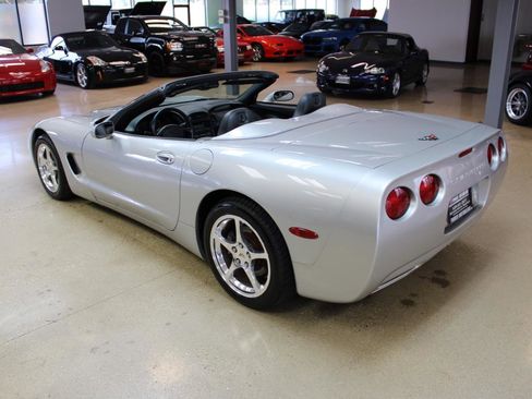 Used 2004 Chevrolet Corvette Convertible w/ Preferred Equipment Group RWD image 34