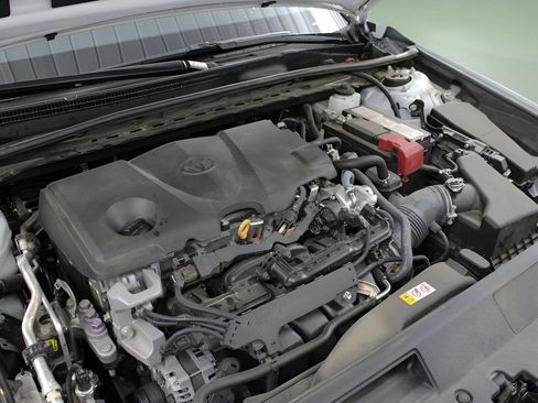 Used 2023 Toyota Camry XLE w/ Navigation Package FWD image 34