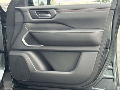 New 2026 Nissan Armada Platinum image 9