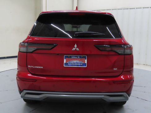 New 2025 Mitsubishi Outlander SE image 4