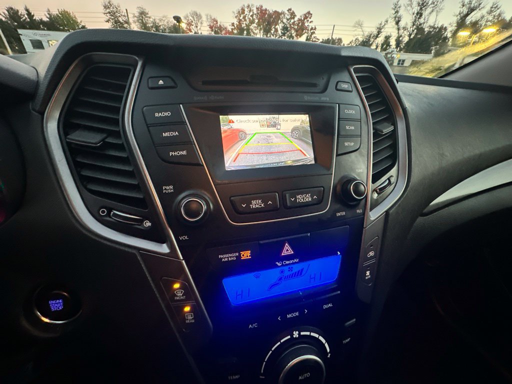Used 2016 Hyundai Santa Fe SE w/ Option Group 02 AWD/4WD image 19