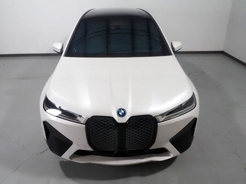 Used 2024 BMW iX xDrive50 w/ Premium Package AWD/4WD image 11