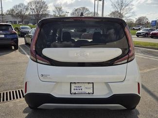 Used 2025 Kia Soul LX video 4