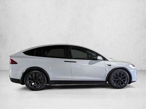 Used 2022 Tesla Model X image 4