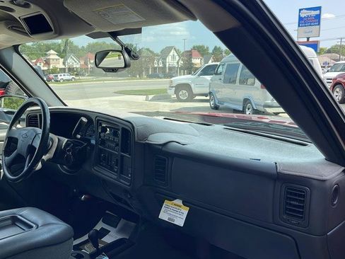 Used 2005 Chevrolet Silverado 2500 LS AWD/4WD image 48