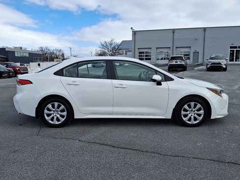 Certified 2025 Toyota Corolla LE image 8