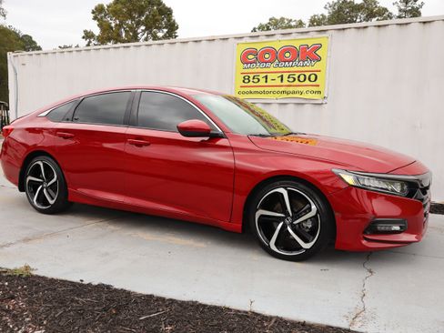 Used 2018 Honda Accord Sport image 2