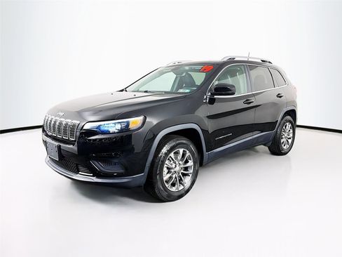 Used 2019 Jeep Cherokee Latitude Plus w/ Comfort/Convenience Group AWD/4WD image 3