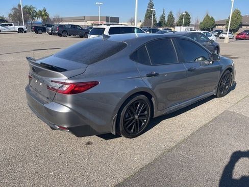 Used 2025 Toyota Camry SE image 5