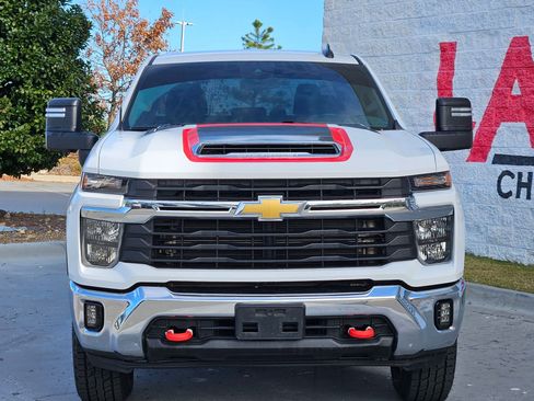 Used 2024 Chevrolet Silverado 2500 LT image 2