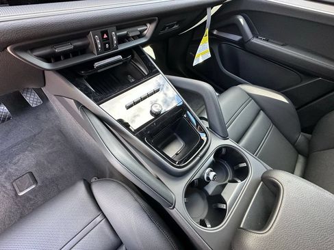 Certified 2026 Porsche Cayenne AWD/4WD image 26