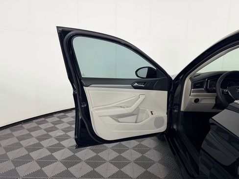 Used 2020 Volkswagen Jetta SE w/ SE Cold Weather Package image 24