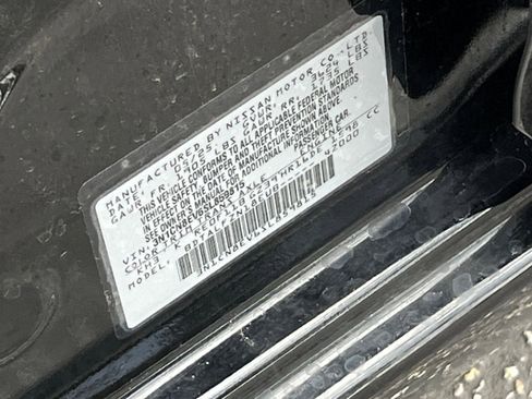 Used 2025 Nissan Versa SV image 29