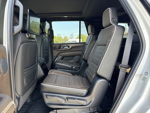 Used 2025 GMC Yukon Denali Ultimate w/ LPO, Floor Liner Package AWD/4WD image 33