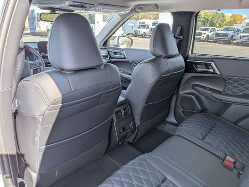 New 2025 Mitsubishi Outlander SEL image 26