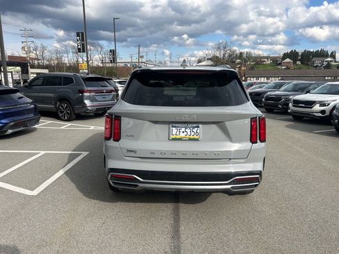 Certified 2022 Kia Sorento SX image 5