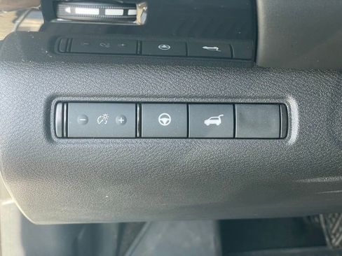 Certified 2023 Nissan Pathfinder SV w/ SV Premium Package AWD/4WD image 16
