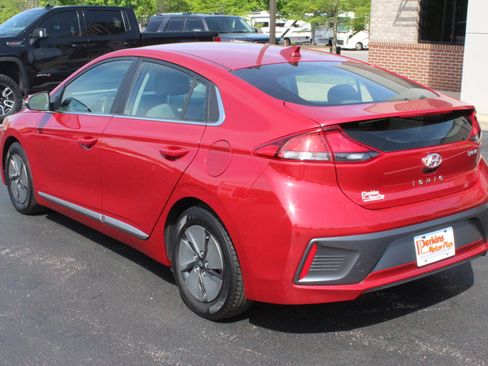 Used 2022 Hyundai Ioniq SE FWD image 8