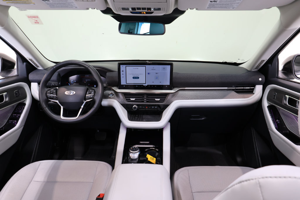 Used 2025 Ford Explorer Platinum w/ Ultimate Package AWD/4WD image 32