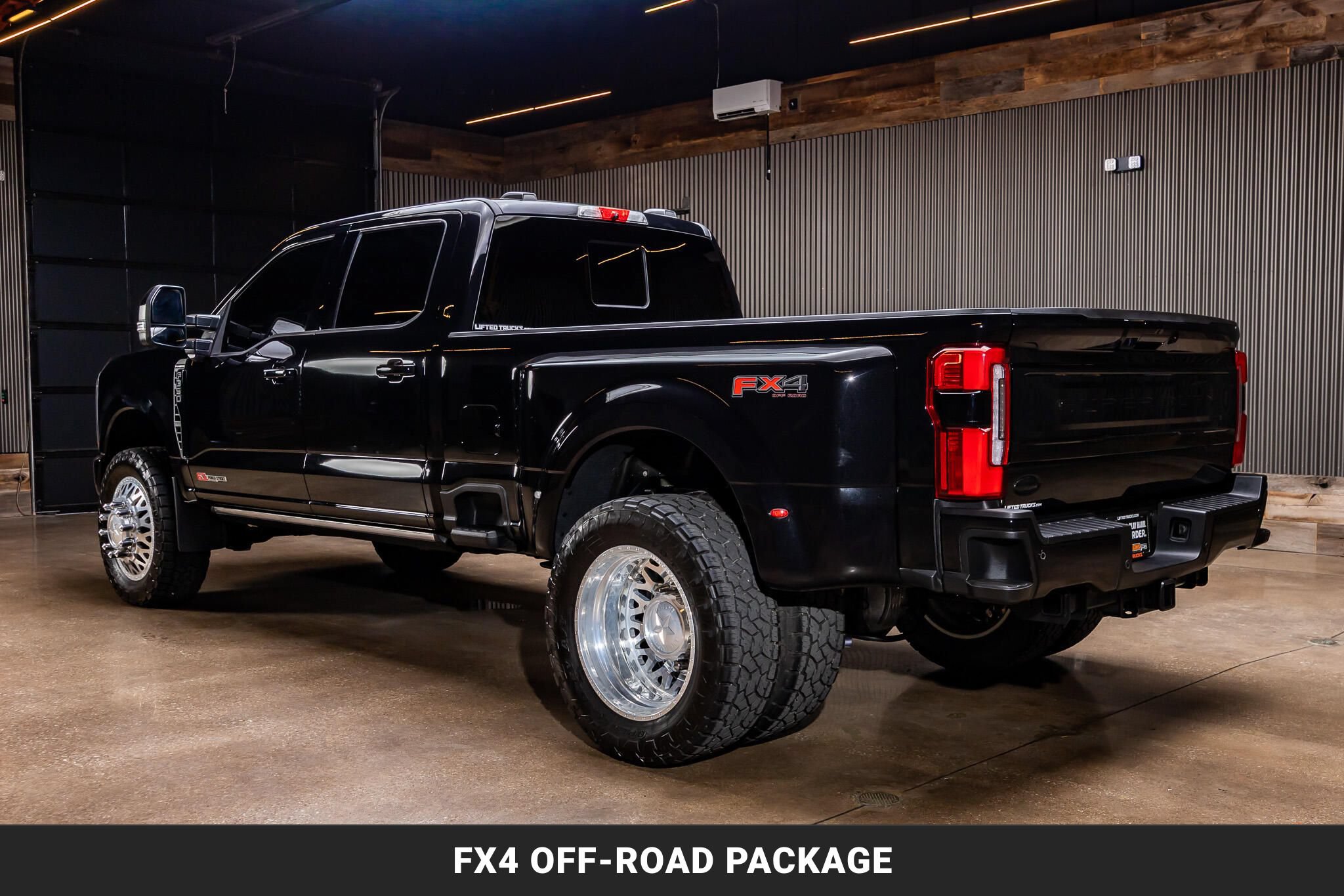 Used 2025 Ford F350 Platinum w/ FX4 Off-Road Package AWD/4WD image 6