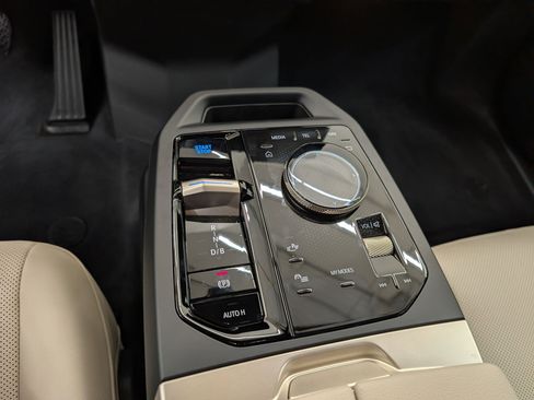 New 2026 BMW iX xDrive60 image 20