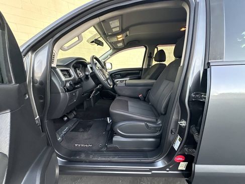 Used 2019 Nissan Titan SV AWD/4WD image 12