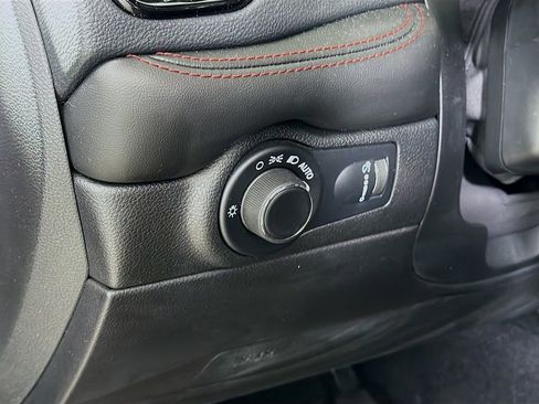 Used 2024 Dodge Durango R/T RWD image 12