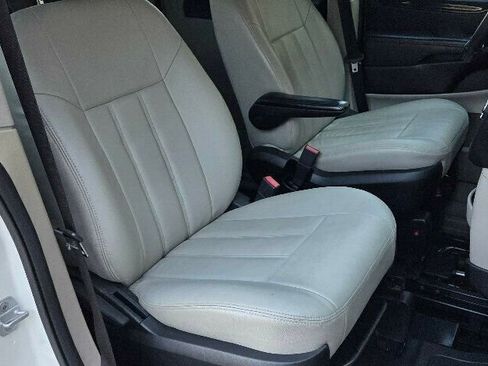 Used 2013 Dodge Grand Caravan SXT image 25